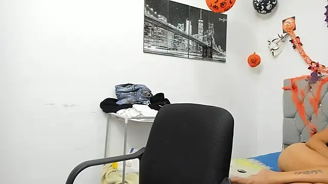 Snapshot of Sofi_And_Santy chatting on November 2025 01:50:02 AM Sofi And Santy online show from November 2025 01:50:02 AM