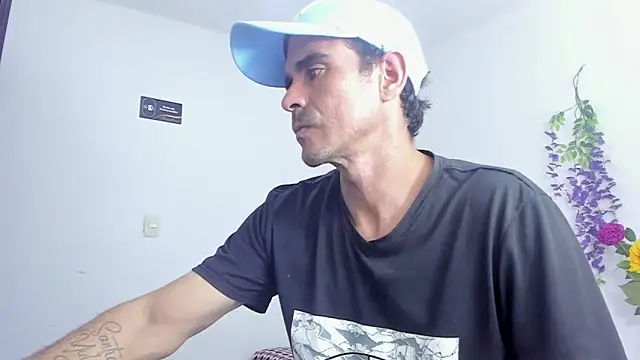 Snapshot of Sofi_And_Santy chatting on December 2025 01:24:01 AM Sofi And Santy online show from December 2025 01:24:01 AM