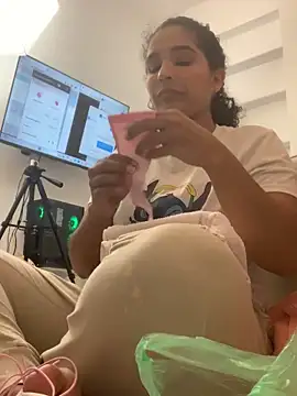 Snapshot of Belindamuller chatting on November 2025 03:28:01 AM Belindamuller online show from November 2025 03:28:01 AM