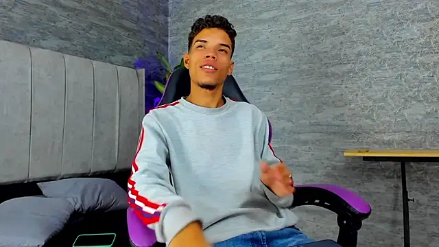 jhojan foxxx  online show from November 2025 09:03:02 PM