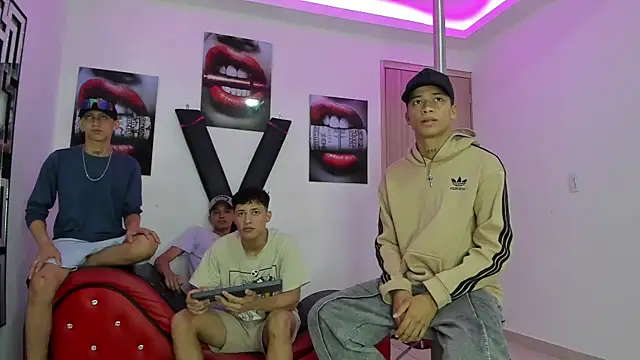 Snapshot of EMPIRE_BOYS1 chatting on November 2025 07:24:02 PM EMPIRE BOYS1 online show from November 2025 07:24:02 PM