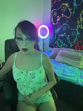 MiniMonroe online show from October 2025 10:38:01 AM