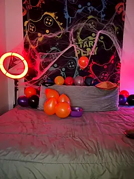 MiniMonroe online show from November 2025 08:27:02 AM