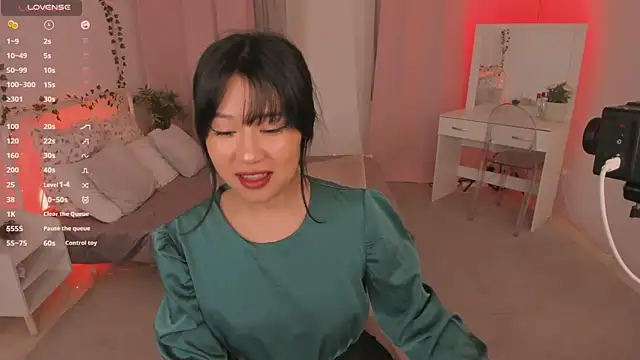 Snapshot of Erika_Kim chatting on November 2025 06:01:01 AM Erika Kim online show from November 2025 06:01:01 AM