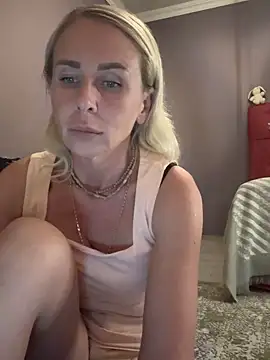 Snapshot of ElenabonyX chatting on October 2025 05:24:02 PM ElenabonyX online show from October 2025 05:24:02 PM