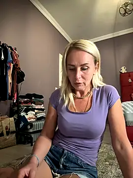 Snapshot of ElenabonyX chatting on October 2025 06:48:01 PM ElenabonyX online show from October 2025 06:48:01 PM