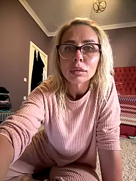 Snapshot of ElenabonyX chatting on November 2025 07:35:01 PM ElenabonyX online show from November 2025 07:35:01 PM