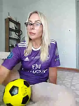 ElenabonyX online show from June 2026 03:04:02 PM