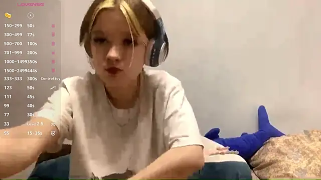 Snapshot of LorRebak chatting on October 2025 11:00:02 AM LorRebak online show from October 2025 11:00:02 AM