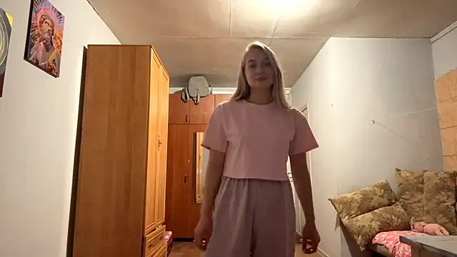 Snapshot of TeresaGrigg chatting on October 2025 12:15:02 PM TeresaGrigg online show from October 2025 12:15:02 PM