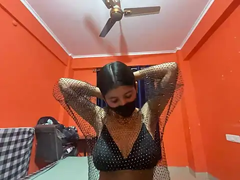 HOT HONEY10 online show from February 2026 01:29:02 PM