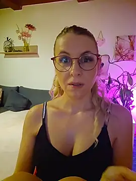 VanessaVoxx online show from September 2025 05:24:02 PM