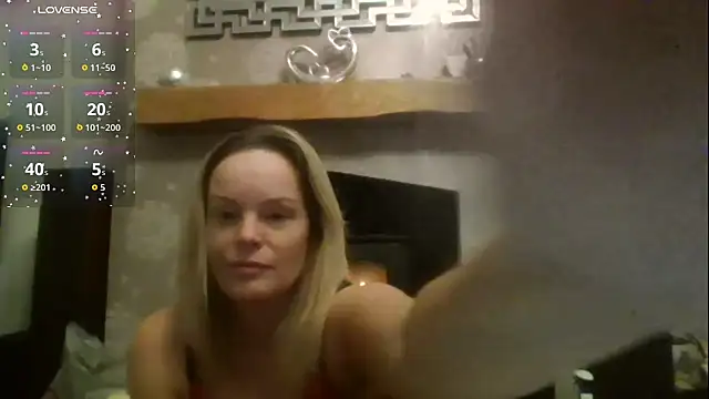 Snapshot of SUGER-SPICE chatting on October 2025 06:20:01 PM SUGER-SPICE online show from October 2025 06:20:01 PM