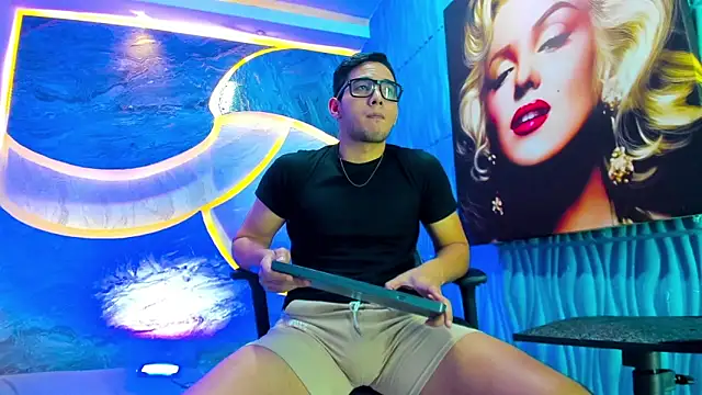 Snapshot of hot_latin_boy_ chatting on October 2025 02:04:01 PM hot latin boy online show from October 2025 02:04:01 PM
