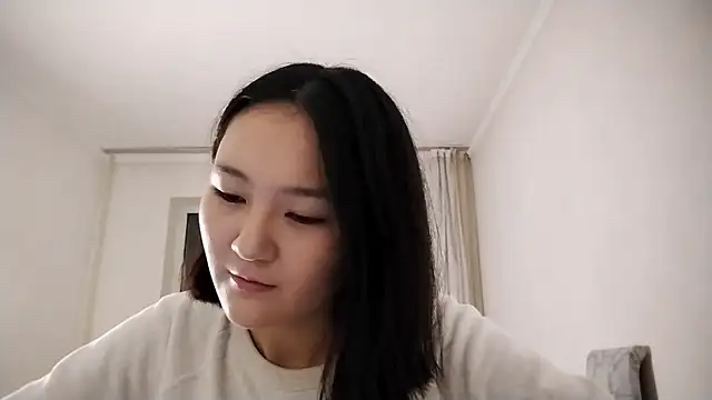 Snapshot of Lyndasilk chatting on October 2025 02:40:01 PM Lyndasilk online show from October 2025 02:40:01 PM