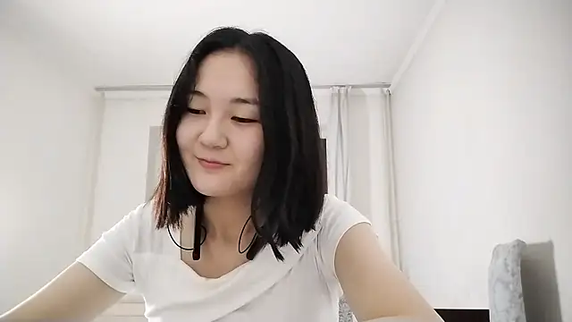 Snapshot of Lyndasilk chatting on October 2025 02:02:01 PM Lyndasilk online show from October 2025 02:02:01 PM