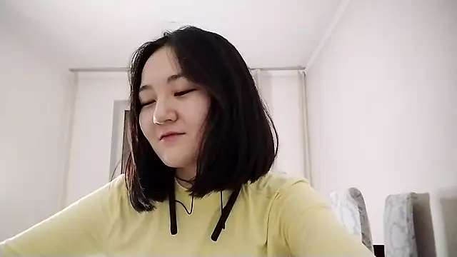 Snapshot of Lyndasilk chatting on November 2025 02:05:02 PM Lyndasilk online show from November 2025 02:05:02 PM