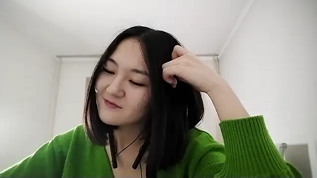 Snapshot of Lyndasilk chatting on November 2025 03:13:02 PM Lyndasilk online show from November 2025 03:13:02 PM