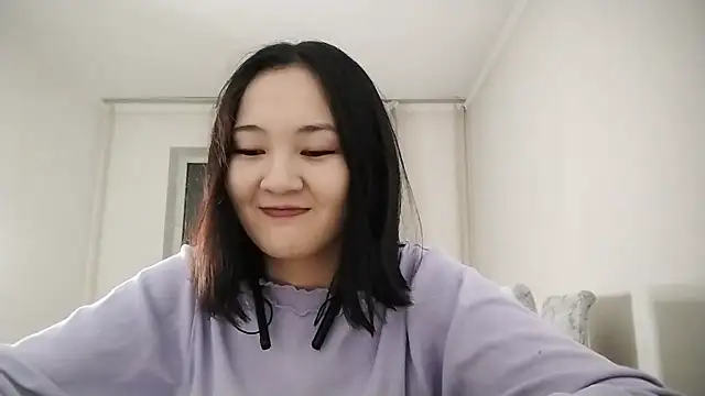 Snapshot of Lyndasilk chatting on November 2025 02:15:01 PM Lyndasilk online show from November 2025 02:15:01 PM