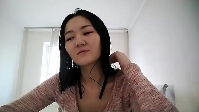 Snapshot of Lyndasilk chatting on November 2025 11:10:03 AM Lyndasilk online show from November 2025 11:10:03 AM