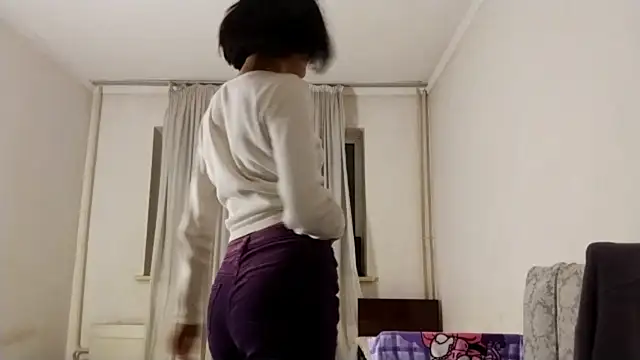 Snapshot of Lyndasilk chatting on November 2025 03:34:01 PM Lyndasilk online show from November 2025 03:34:01 PM