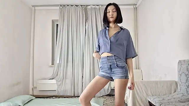 Lyndasilk online show from March 2026 04:21:02 PM