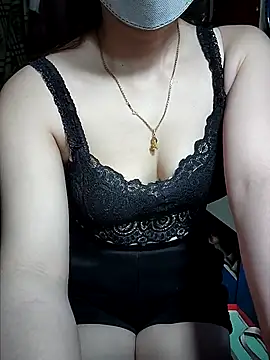 LeanaLy online show from October 2025 12:30:02 PM