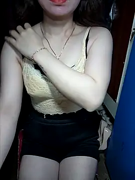 LeanaLy online show from November 2025 01:49:01 AM