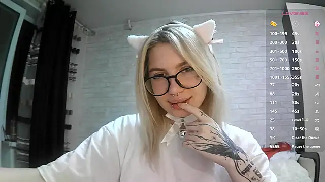 Snapshot of AmeeDelmonace chatting on October 2025 02:17:02 PM AmeeDelmonace online show from October 2025 02:17:02 PM
