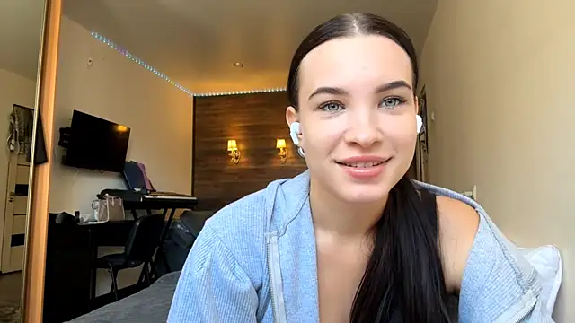 Tonnievi online show from October 2025 11:32:02 AM