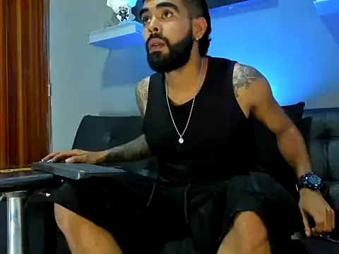 Snapshot of black_kameron_ chatting on November 2025 11:48:01 PM black kameron online show from November 2025 11:48:01 PM