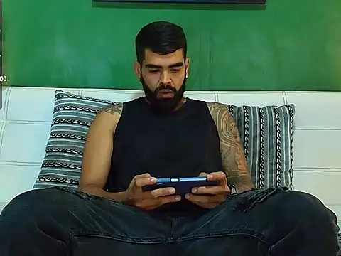 Snapshot of black_kameron_ chatting on November 2025 11:58:02 PM black kameron online show from November 2025 11:58:02 PM