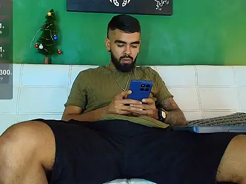 Snapshot of black_kameron_ chatting on November 2025 11:54:02 PM black kameron online show from November 2025 11:54:02 PM