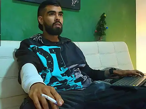 Snapshot of black_kameron_ chatting on November 2025 06:45:02 AM black kameron online show from November 2025 06:45:02 AM