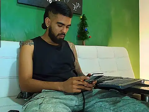 Snapshot of black_kameron_ chatting on November 2025 02:12:02 AM black kameron online show from November 2025 02:12:02 AM