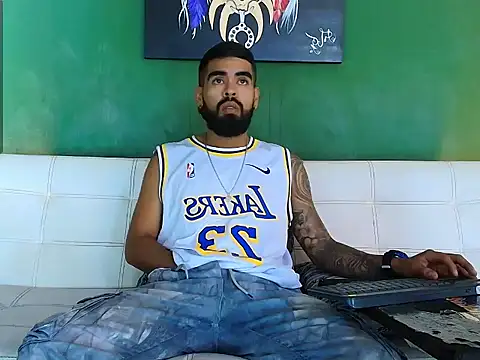 Snapshot of black_kameron_ chatting on December 2025 07:52:02 PM black kameron online show from December 2025 07:52:02 PM