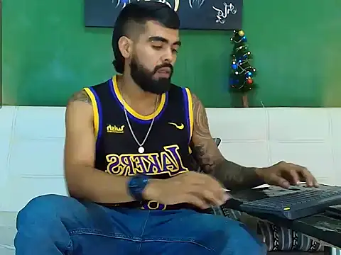 Snapshot of black_kameron_ chatting on December 2025 12:37:02 AM black kameron online show from December 2025 12:37:02 AM