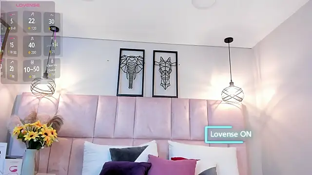 Snapshot of Ari_lynn_ chatting on November 2025 03:27:01 AM Ari lynn online show from November 2025 03:27:01 AM