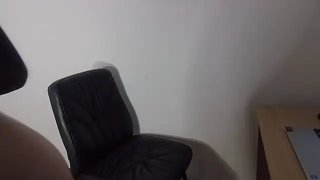 Snapshot of Miss-85 chatting on November 2025 07:36:01 PM Miss-85 online show from November 2025 07:36:01 PM