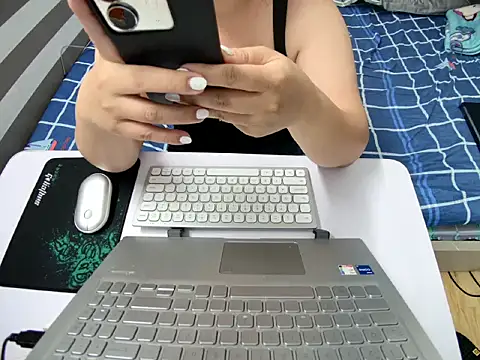 Snapshot of Hanna_Mina chatting on November 2025 01:52:01 AM Hanna Mina online show from November 2025 01:52:01 AM