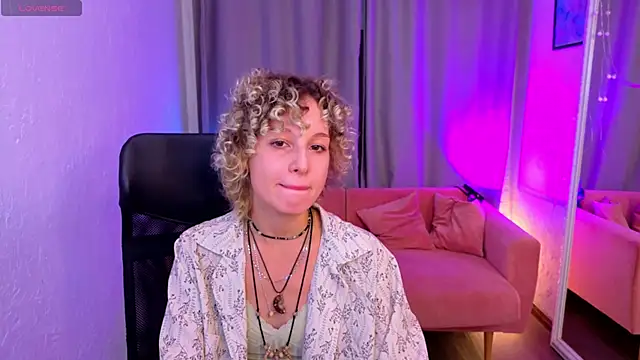 Mary Wahlberg online show from October 2025 06:02:02 AM