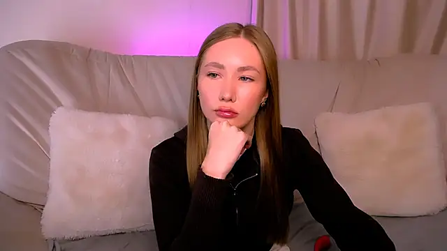 Snapshot of EllyColins chatting on May 2026 03:13:01 AM EllyColins online show from May 2026 03:13:01 AM