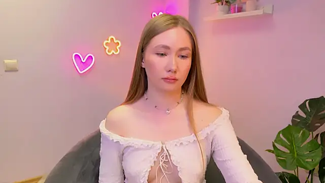 Snapshot of EllyColins chatting on May 2026 03:11:02 AM EllyColins online show from May 2026 03:11:02 AM