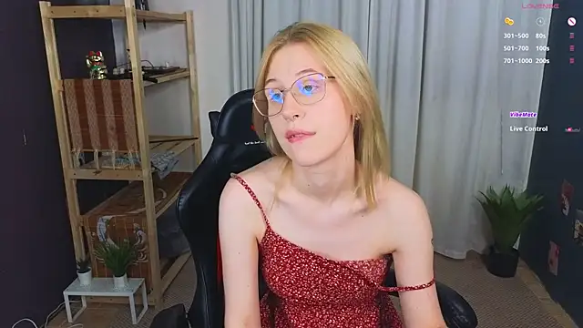 Snapshot of lovedrope chatting on October 2025 05:47:01 PM lovedrope online show from October 2025 05:47:01 PM