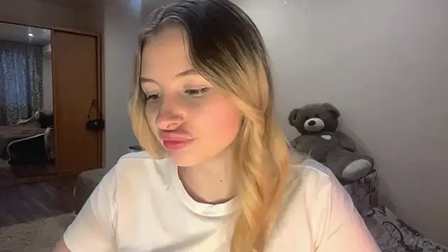 Snapshot of VictoriaMystery chatting on October 2025 02:28:01 PM VictoriaMystery online show from October 2025 02:28:01 PM