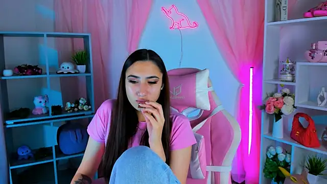 Snapshot of RebeckaThornton chatting on November 2025 09:32:01 AM RebeckaThornton online show from November 2025 09:32:01 AM