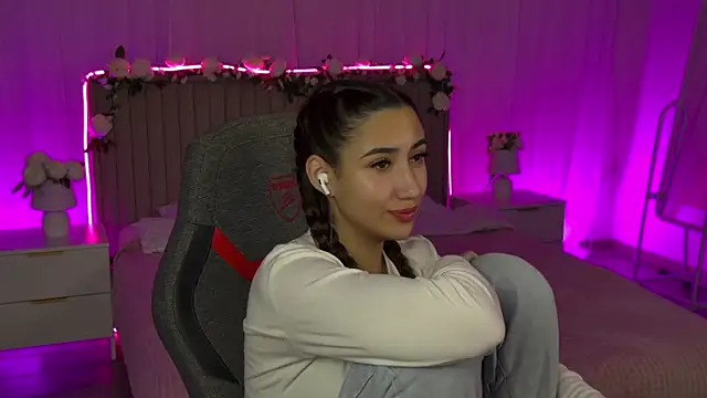 Snapshot of RebeckaThornton chatting on November 2025 11:54:01 PM RebeckaThornton online show from November 2025 11:54:01 PM