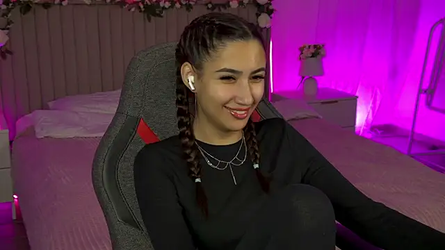 Snapshot of RebeckaThornton chatting on November 2025 06:08:01 PM RebeckaThornton online show from November 2025 06:08:01 PM