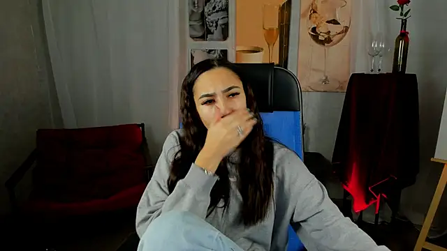 Snapshot of RebeckaThornton chatting on November 2025 03:33:01 PM RebeckaThornton online show from November 2025 03:33:01 PM