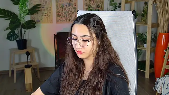 Snapshot of RebeckaThornton chatting on November 2025 09:45:01 AM RebeckaThornton online show from November 2025 09:45:01 AM